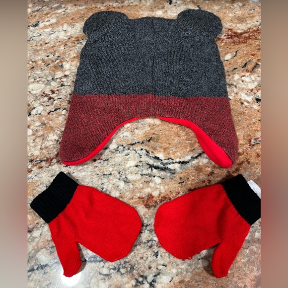 Children’s Mickey Mouse hat and gloves set - Picture 2 of 5